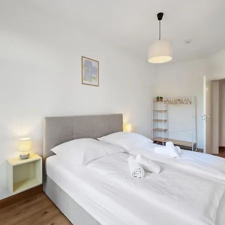 Apartament Grosszuegige Fuer Gruppen & Familien I Balkon Pirna