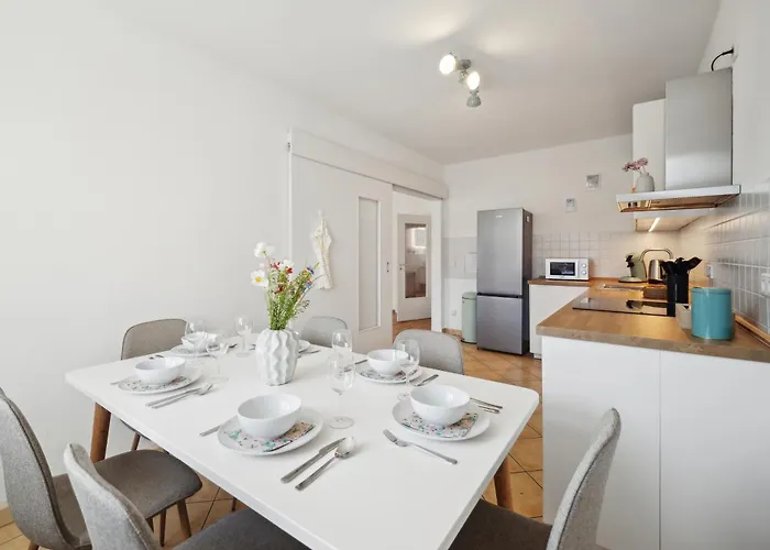 アパート Grosszuegige Fuer Gruppen & Familien I Balkon ピルナ